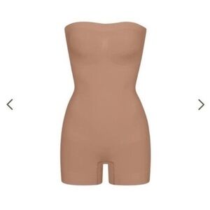 SKIMS SEAMLESS SCULPT STRAPLESS SHORTIE BODYSUIT SIENNA SMALL
